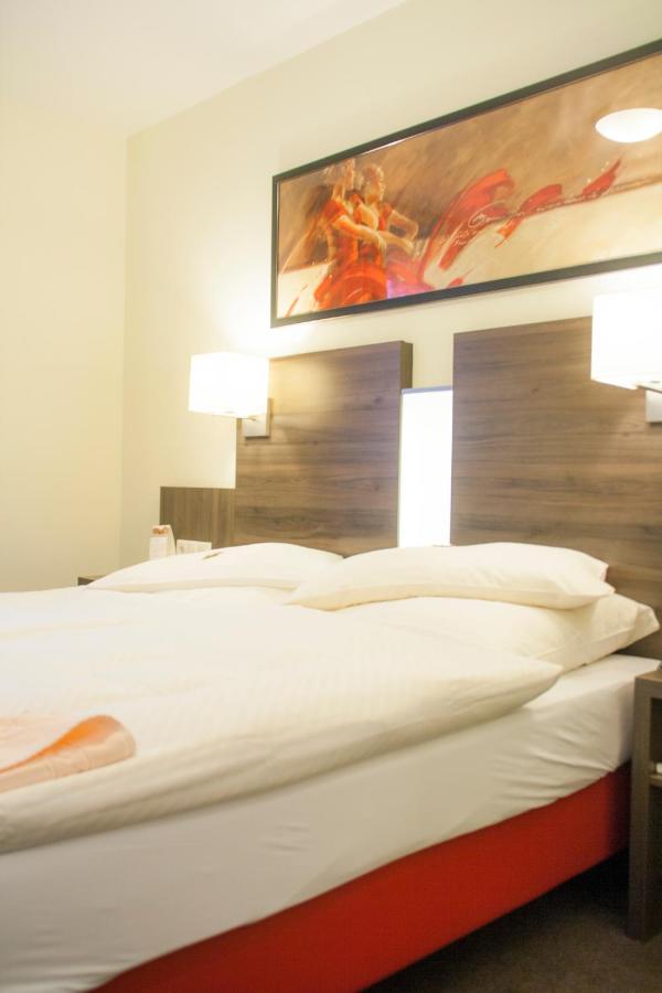 Hotel Zum Adler Bona Quarto foto